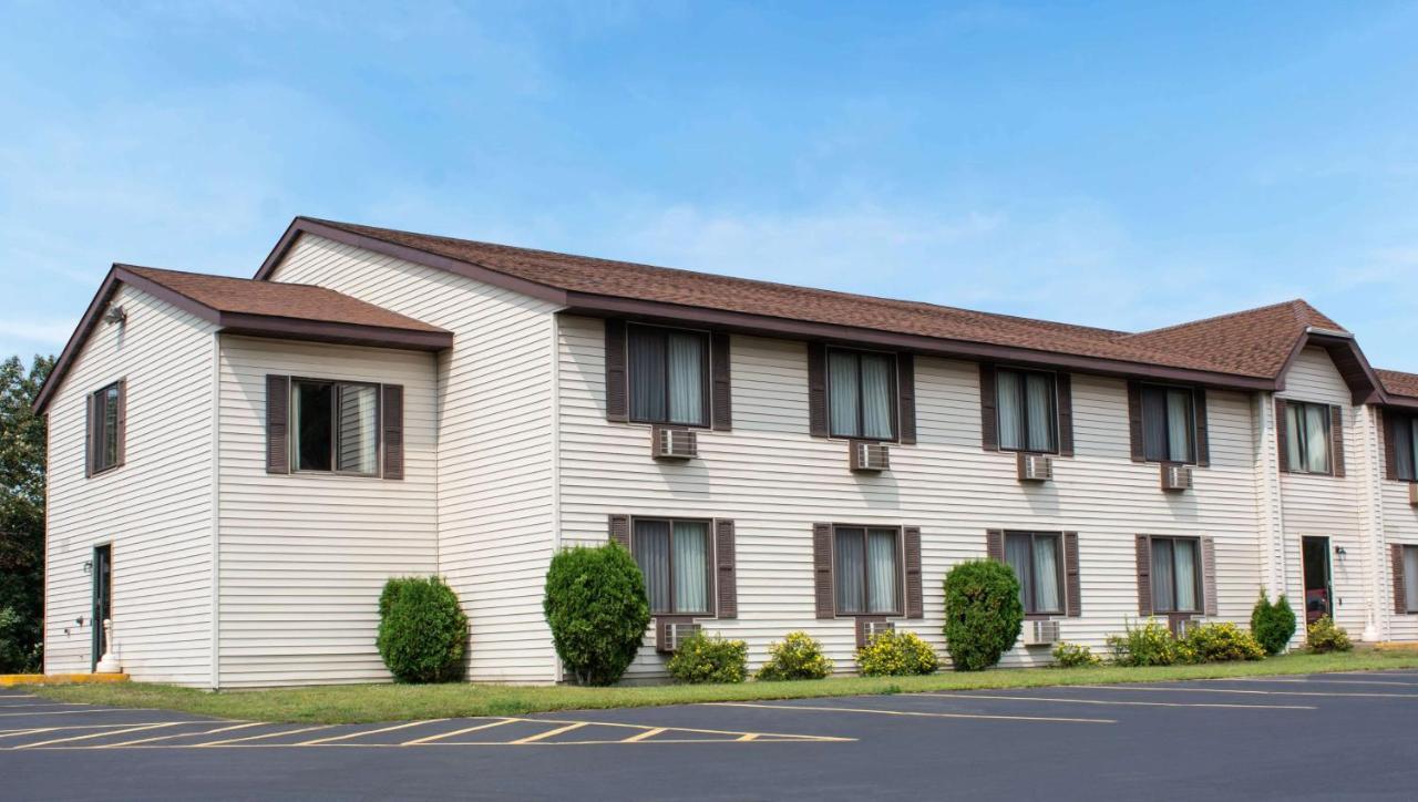 Magnuson Hotel Country Inn Ishpeming Esterno foto