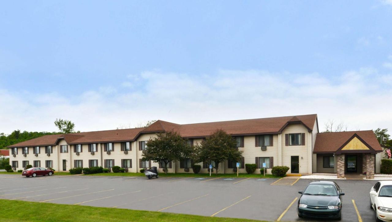 Magnuson Hotel Country Inn Ishpeming Esterno foto