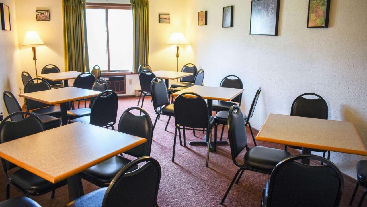 Magnuson Hotel Country Inn Ishpeming Esterno foto
